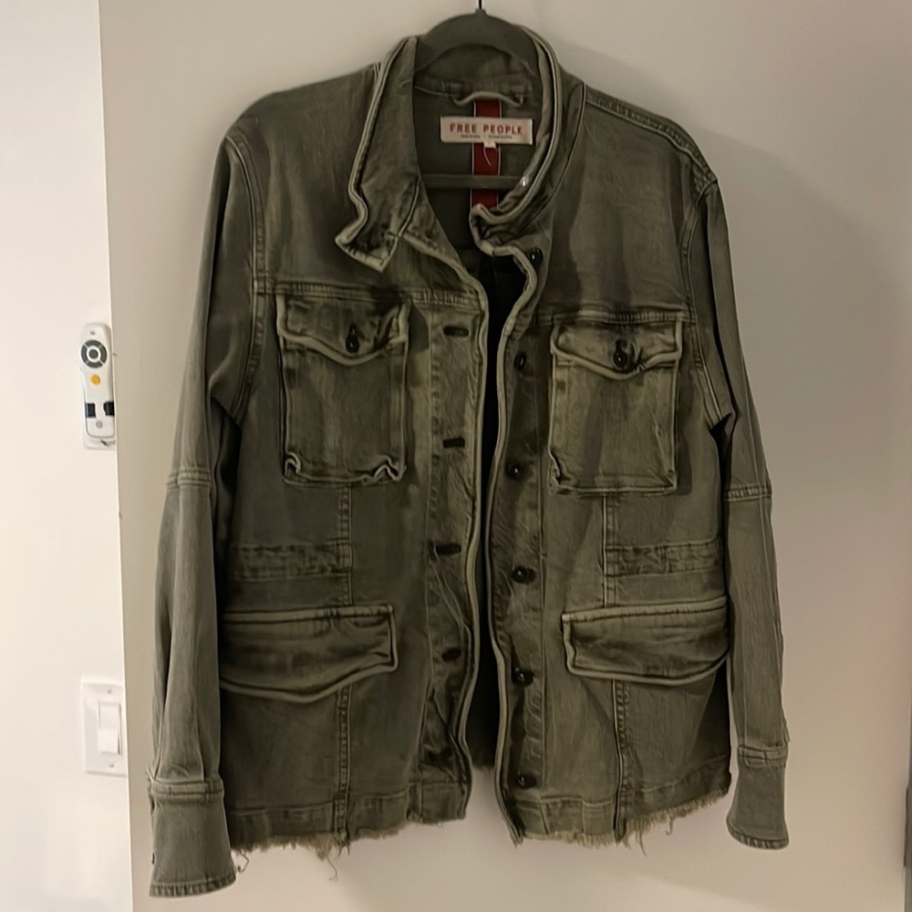 Free People Fade Out Army Green Denim Jacket
Great Condition (basically new)